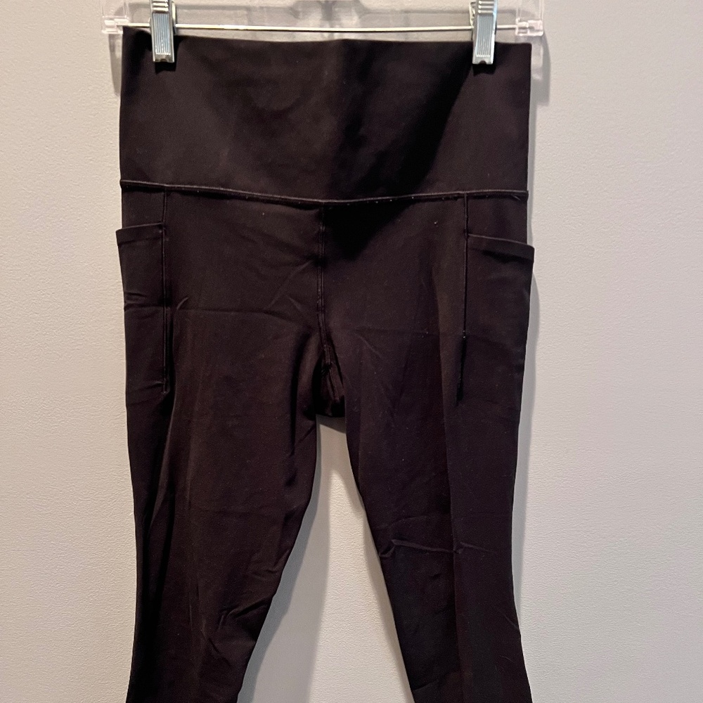 Black Althleta 7/8 Salutation Stash Leggings